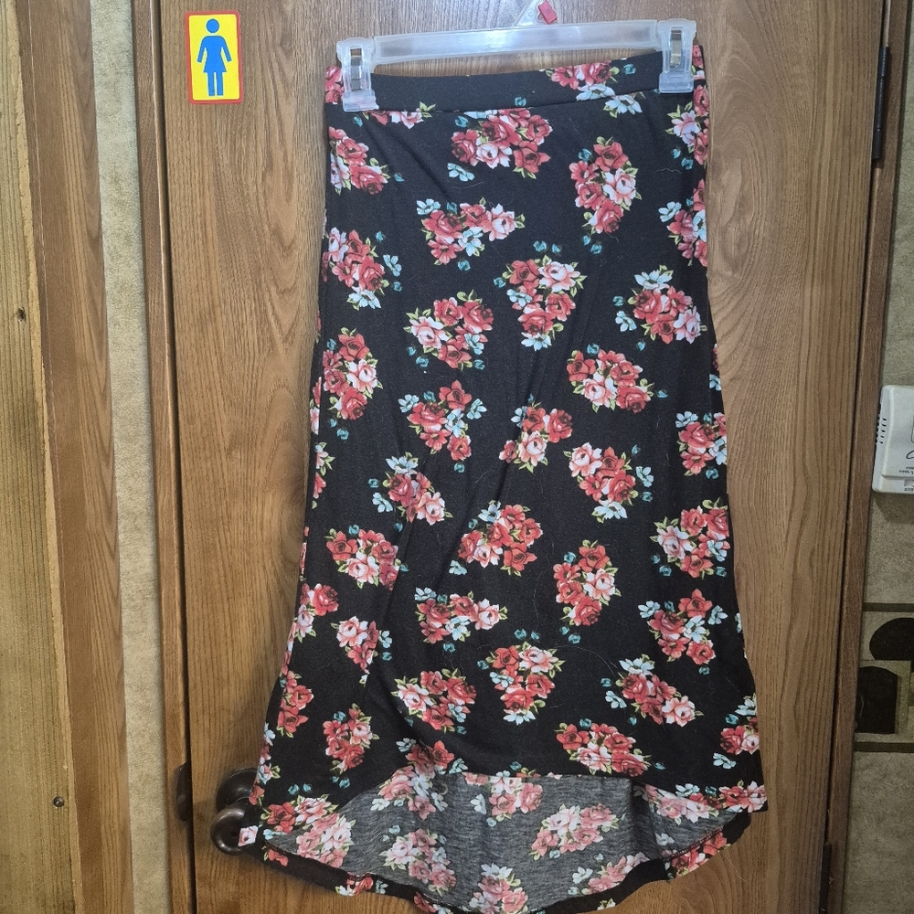 Pinky Black Floral High-Low Skirt Girl's.  Box 34